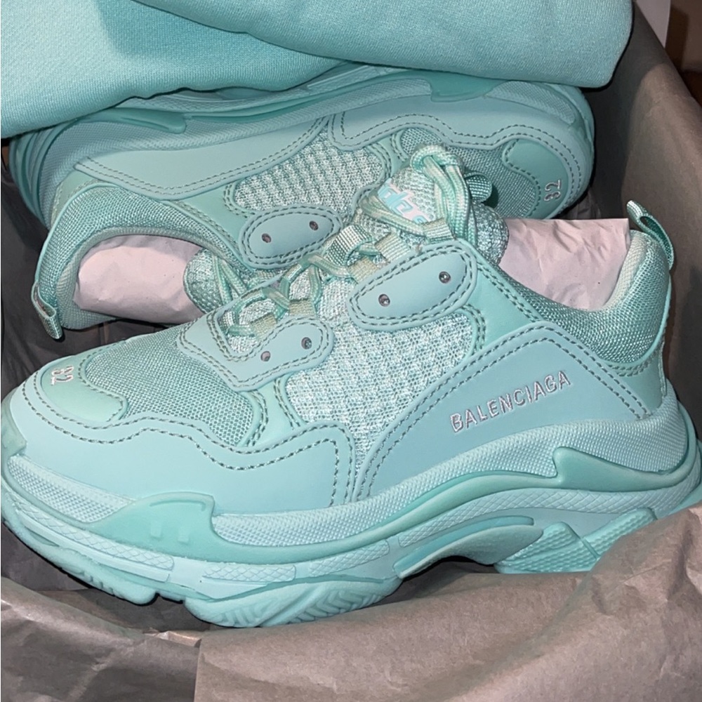 Kids balenciaga triple s sneaker size 32 is 1 designer
